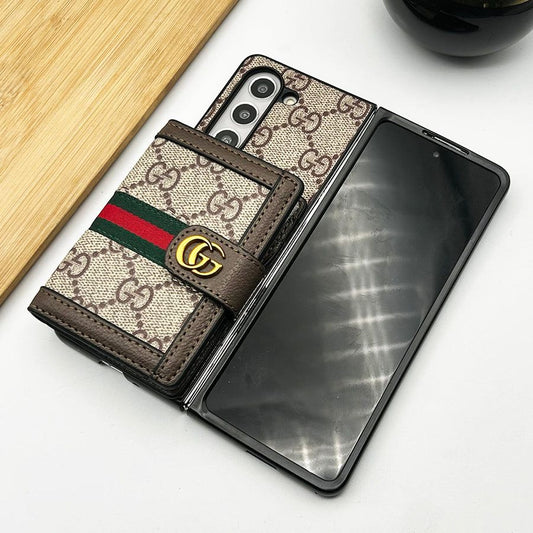 Elegant Design with Shoulder Strap