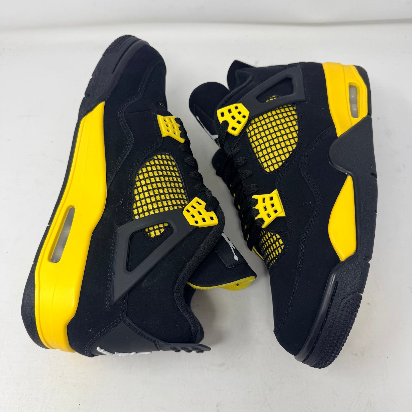 Jordan 4 Retro Thunder (2023)