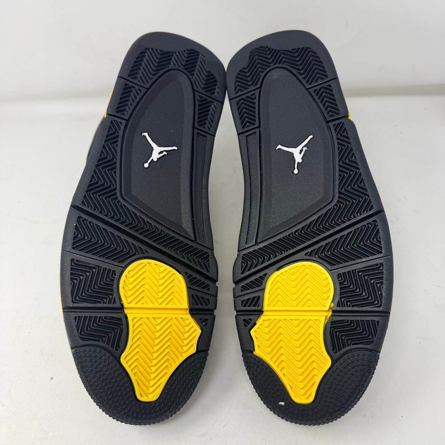 Jordan 4 Retro Thunder (2023)